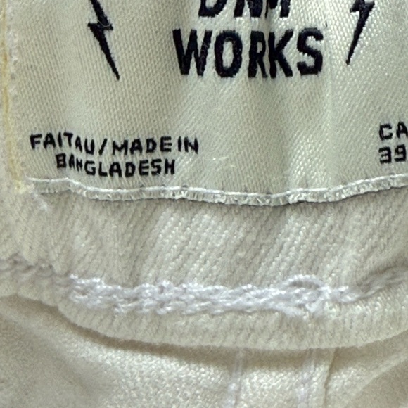 White Cargo Pants with Textured Fabric and Elastic Cuffs - Picture 6 of 9